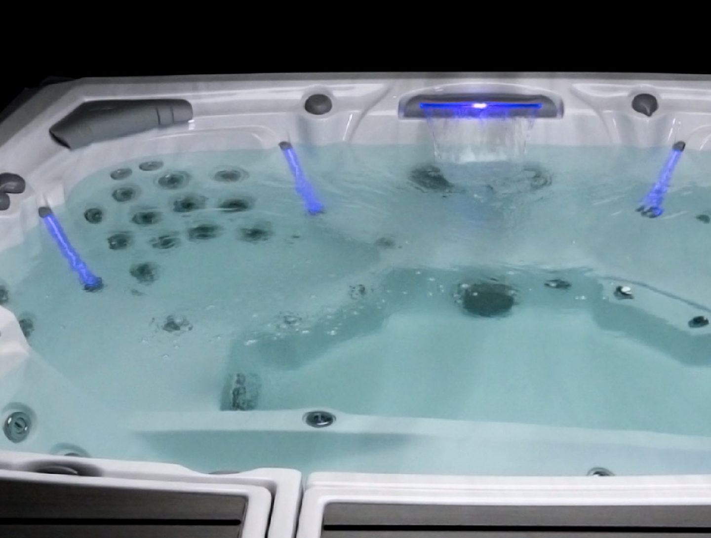 Patented Fluidix&reg; jets