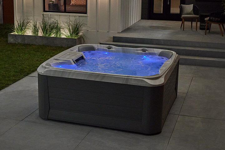 Sundance® 680™ Series Hot Tub | SundanceSpas.com | Sundance